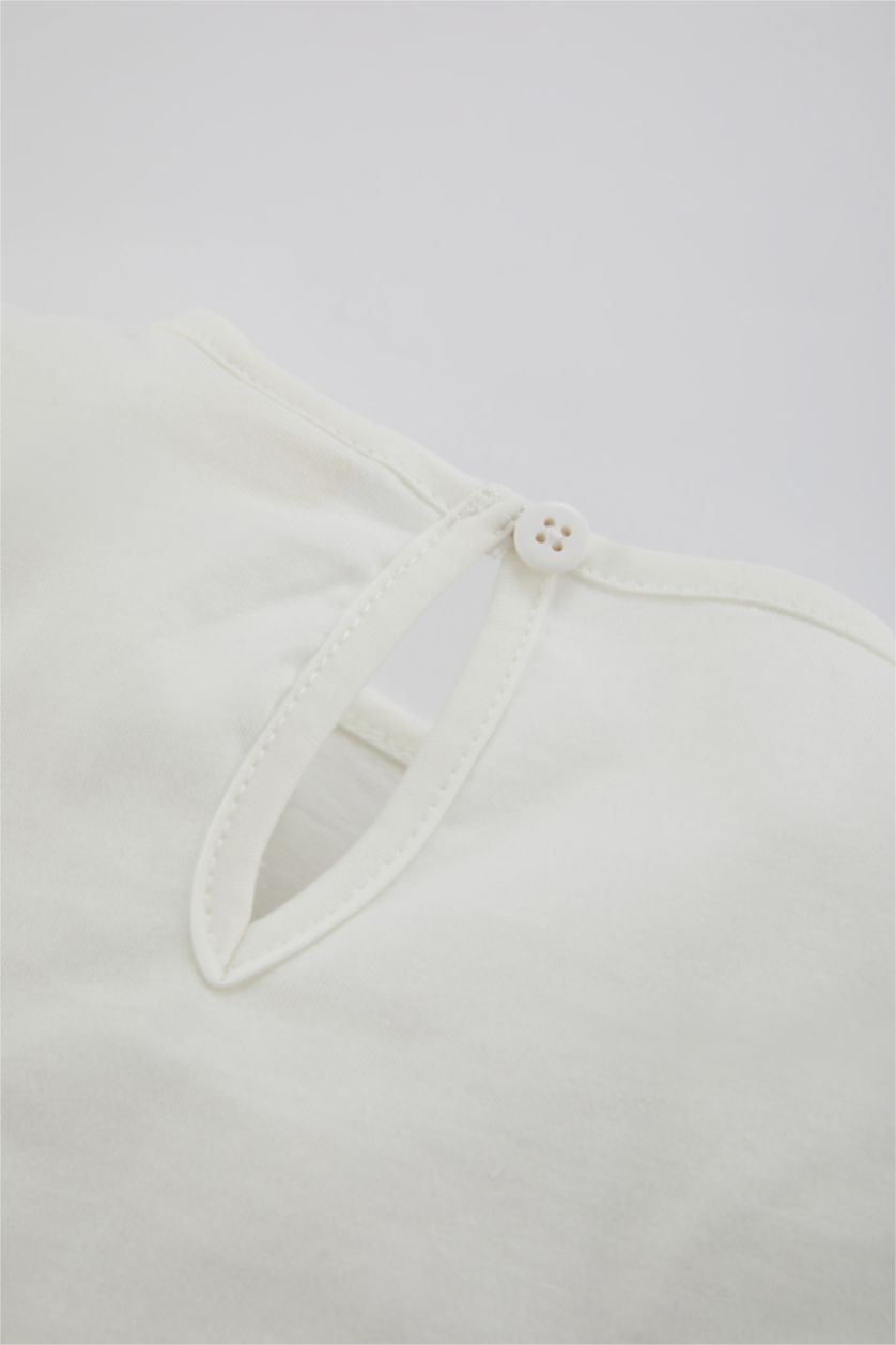 طفلة صغيرة بيج فاتح تيشيرت بناتي كم طويل قصة عادية برقبة مستديرة