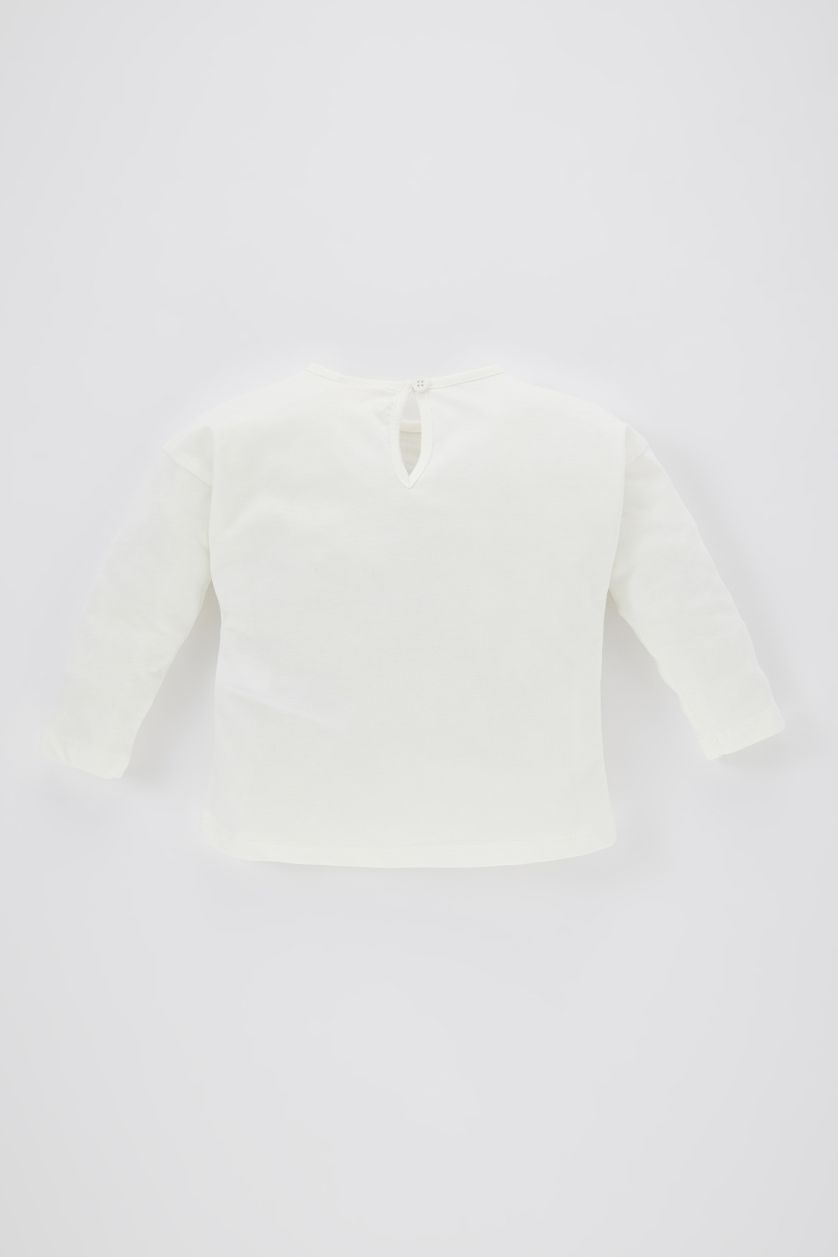 طفلة صغيرة بيج فاتح تيشيرت بناتي كم طويل قصة عادية برقبة مستديرة