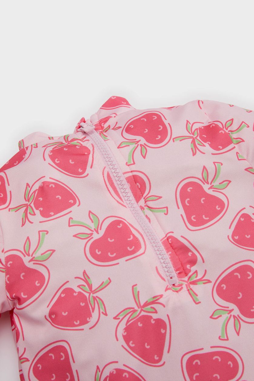 طفلة صغيرة زهري فاتح مايوه بناتي منقوش