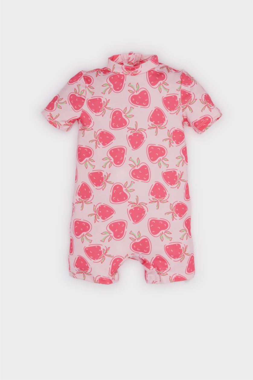 طفلة صغيرة زهري فاتح مايوه بناتي منقوش