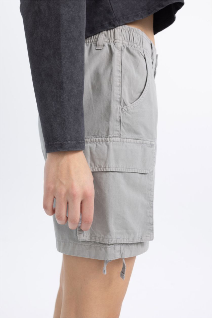 FEMME Gris Clair Short coupe régulière en Gabardine