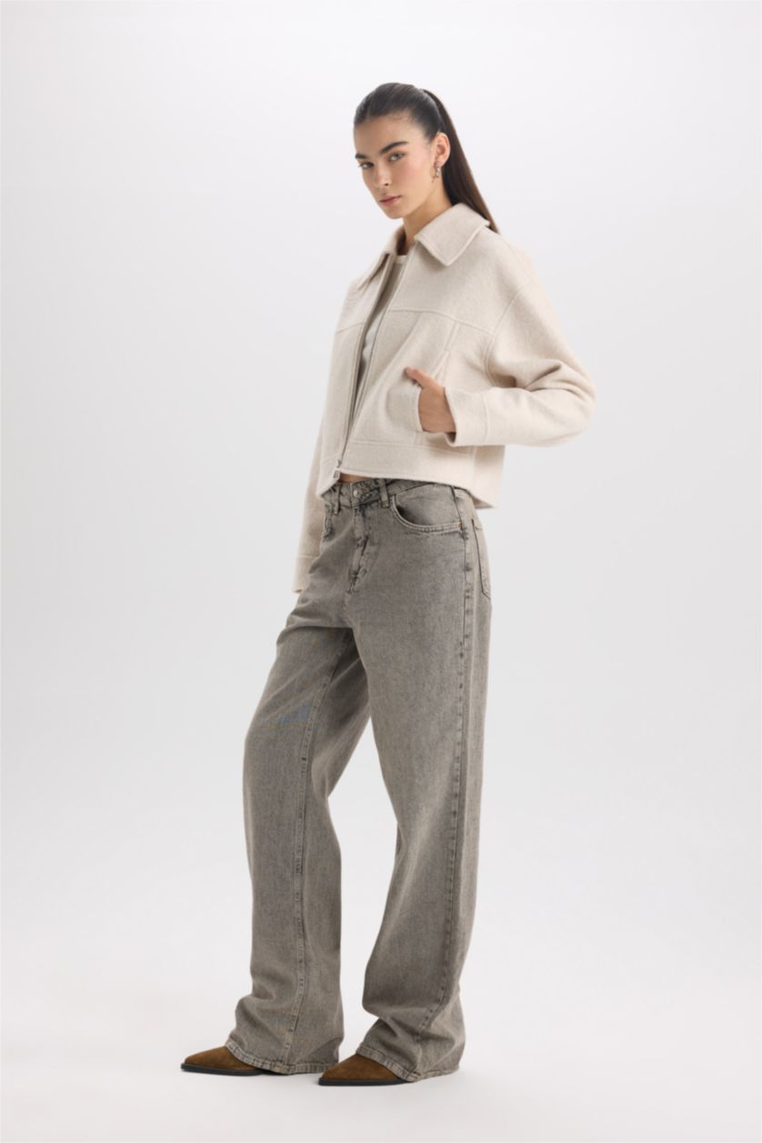 Kadın Ekru Su Geçirmez Regular Fit Polo Yaka Fermuarlı Cepli Kısa Kaşe Ceket