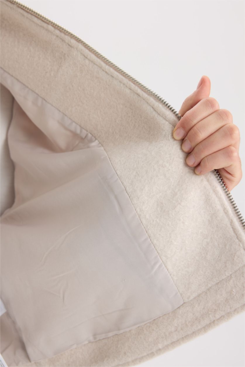 Kadın Ekru Su Geçirmez Regular Fit Polo Yaka Fermuarlı Cepli Kısa Kaşe Ceket