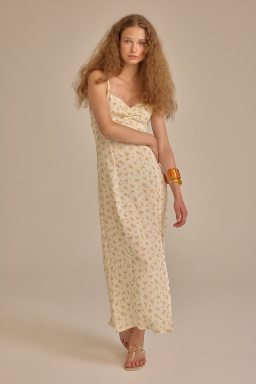 Kadın Ekru Kalp Yaka Çiçekli Maroken Askılı Midi Elbise