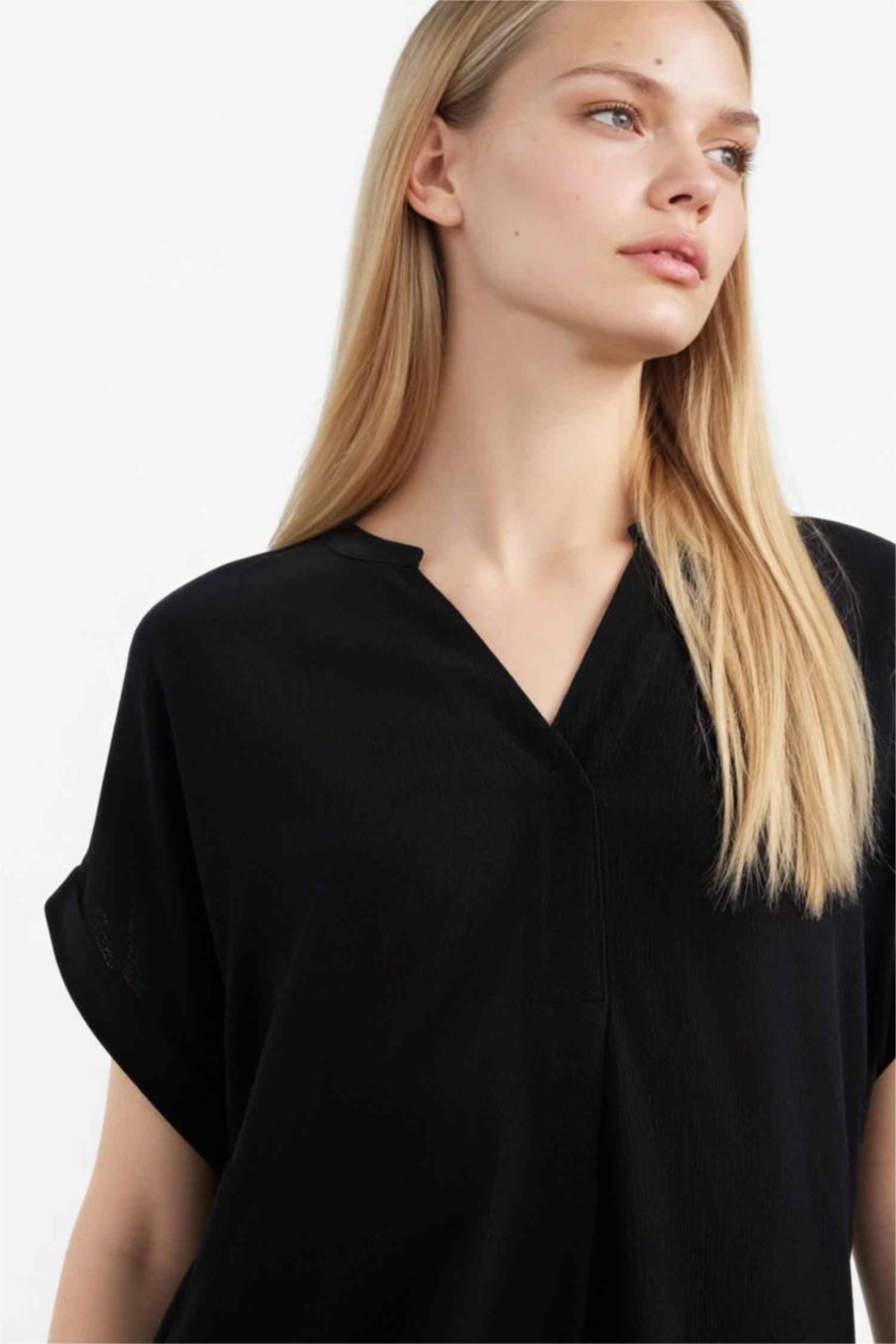 Kadın Siyah Regular Fit Apaş Yaka Basic Düz Krinkıl Kumaş Kısa Kollu Bluz