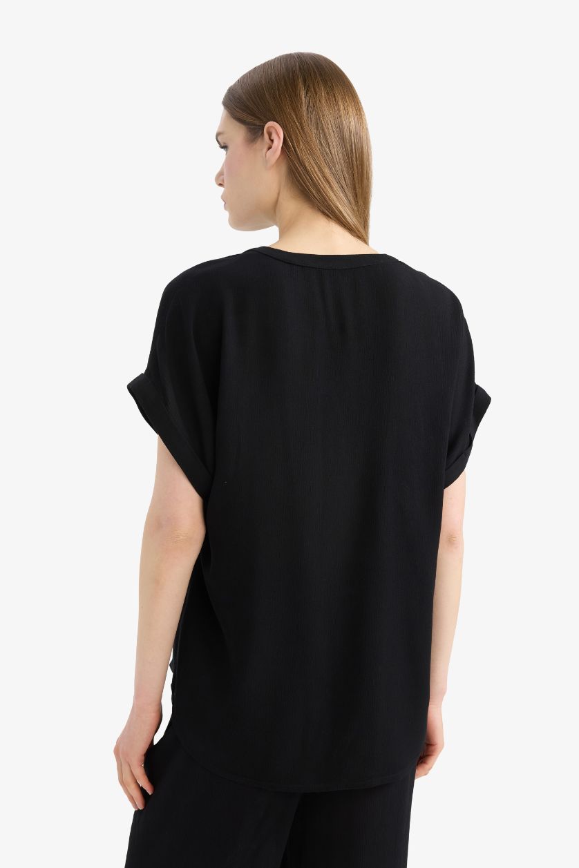 Kadın Siyah Regular Fit Apaş Yaka Basic Düz Krinkıl Kumaş Kısa Kollu Bluz