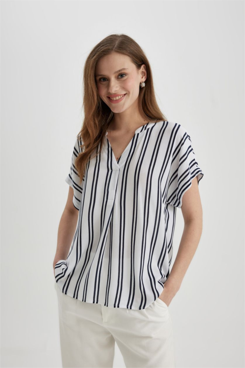 Woman NAVY Regular Fit Crew Neck Short Sleeve Blouse
