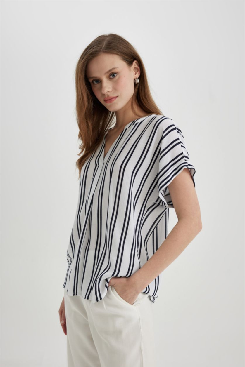 Woman NAVY Regular Fit Crew Neck Short Sleeve Blouse