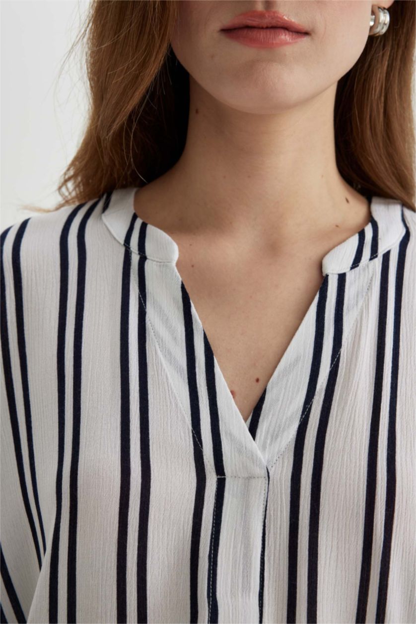 Woman NAVY Regular Fit Crew Neck Short Sleeve Blouse