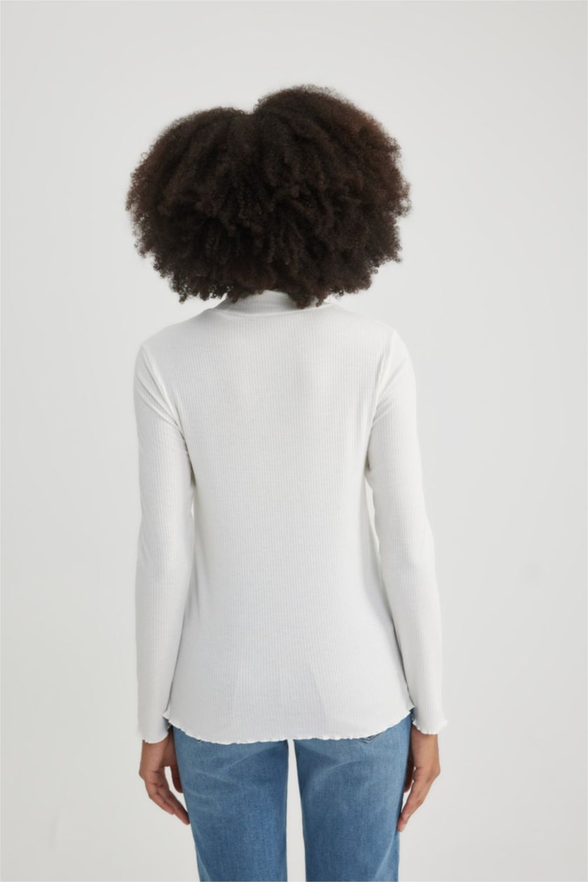 حريمي بيج فاتح بلوزة كم طويل قصة عادية بيج فاتح