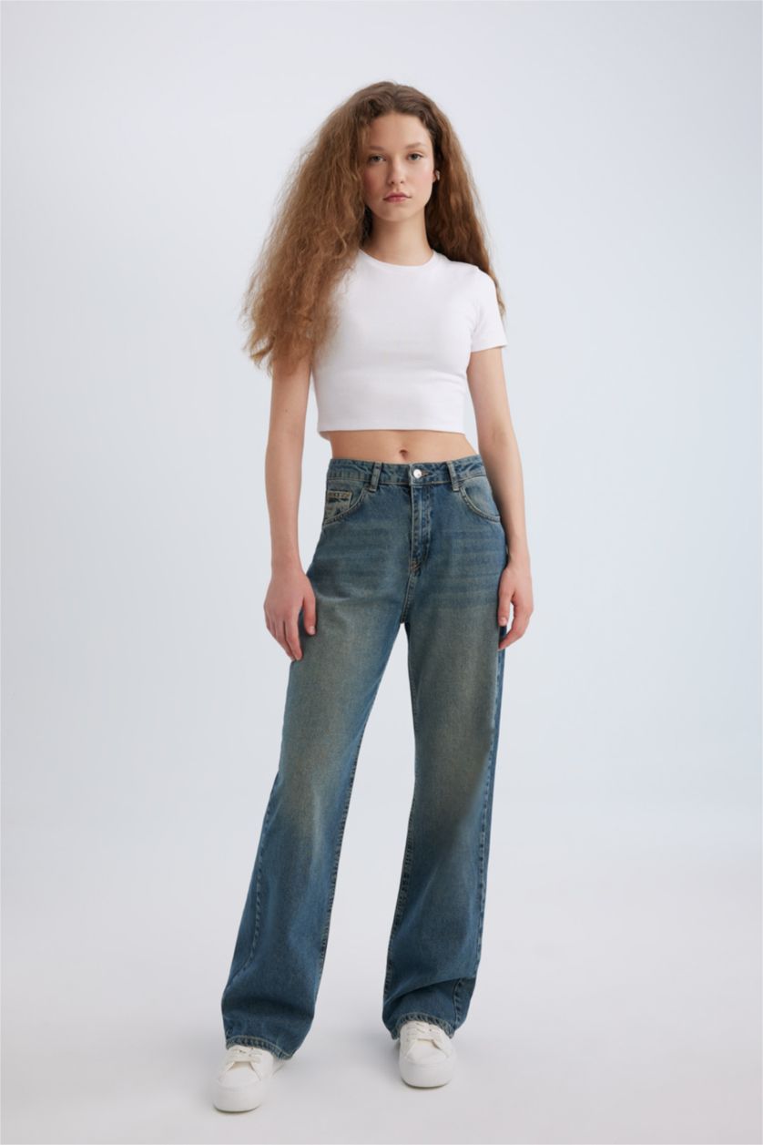 نساء نيلي فاتح بنطرون جينز وايد ليج