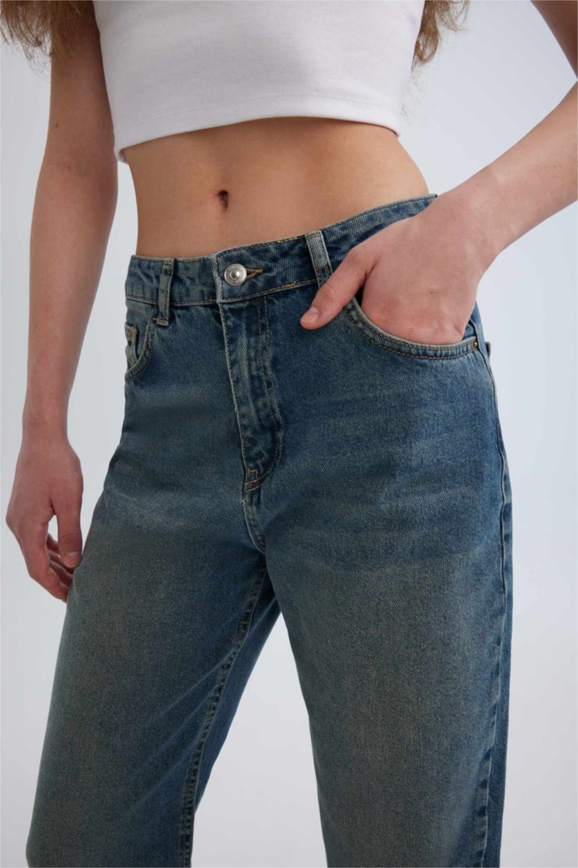 نساء نيلي فاتح بنطرون جينز وايد ليج