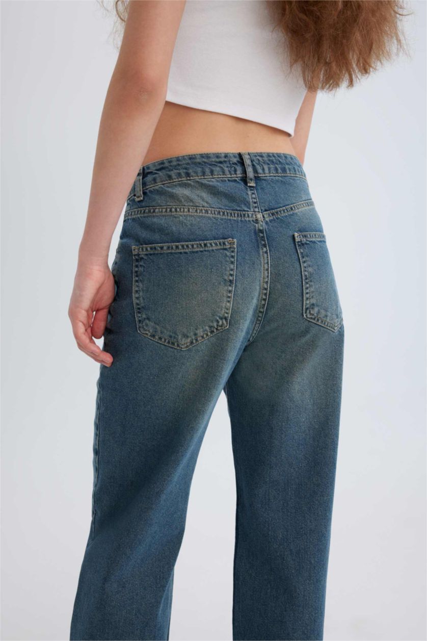 نساء نيلي فاتح بنطرون جينز وايد ليج