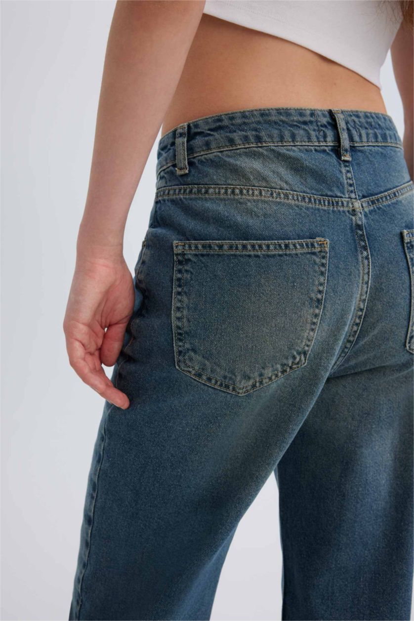 نساء نيلي فاتح بنطرون جينز وايد ليج