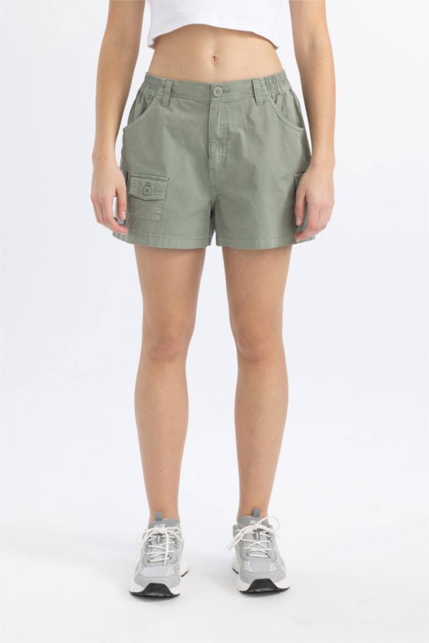 حريمي أخضر فاتح شورت جبردين قصة عادية