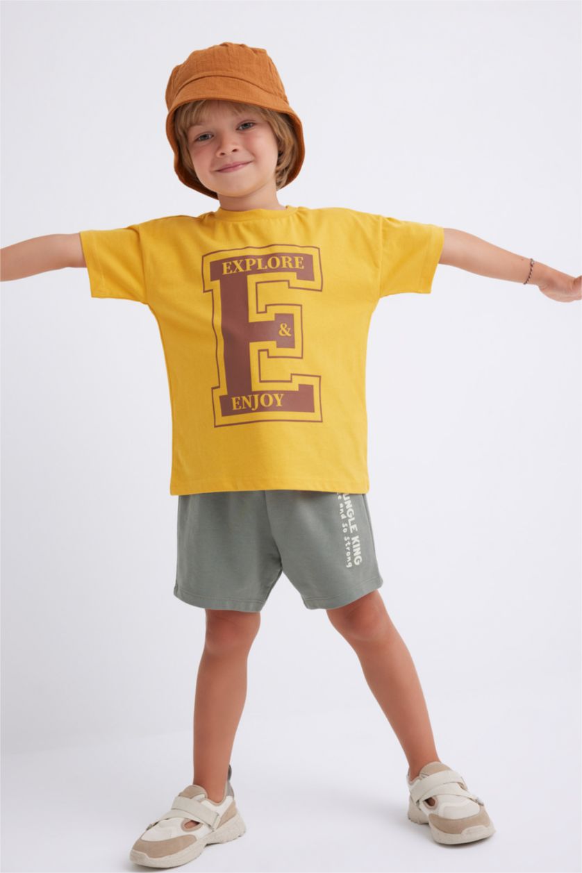 مولود ذكر أصفر تيشيرت ولادي نص كم بطبعة شعار قصة عادية