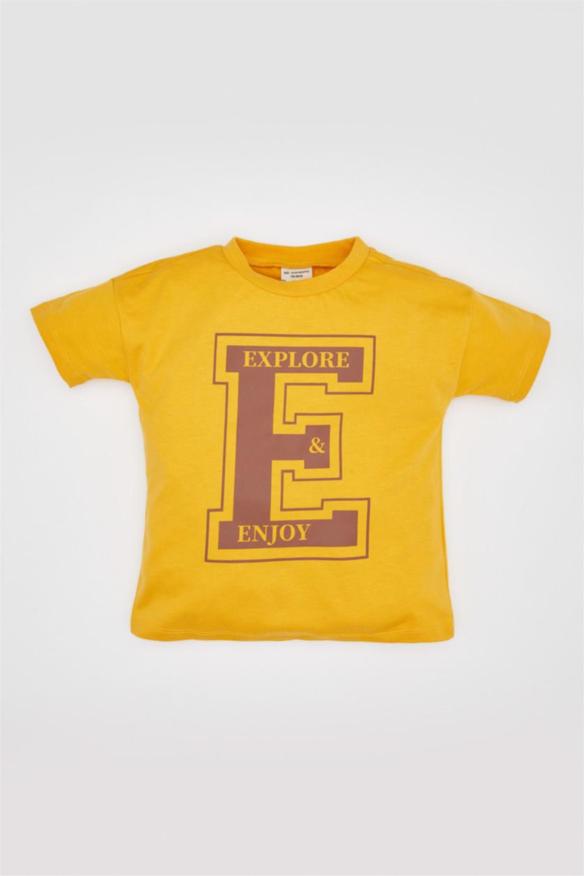 مولود ذكر أصفر تيشيرت ولادي نص كم بطبعة شعار قصة عادية