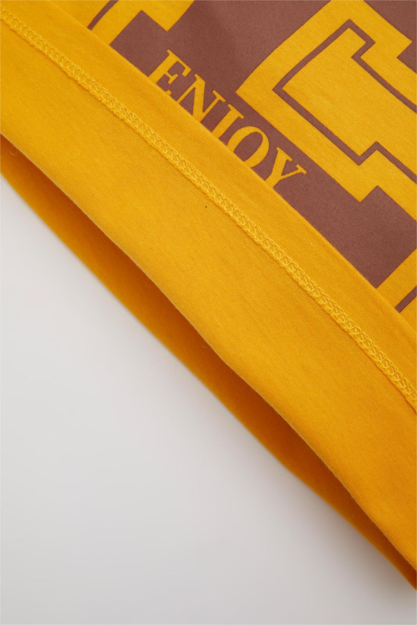 مولود ذكر أصفر تيشيرت ولادي نص كم بطبعة شعار قصة عادية