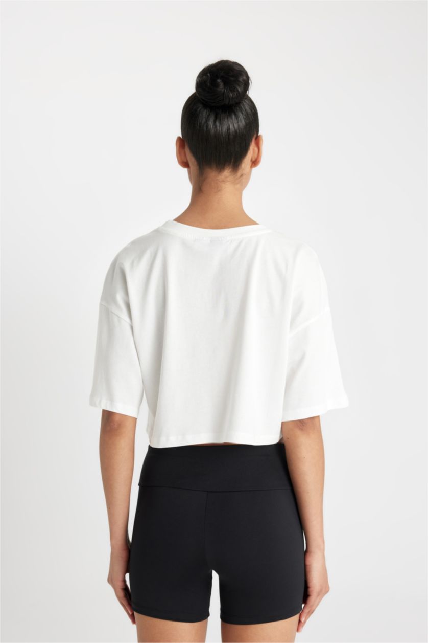 نساء بيج فاتح تيشيرت واسع مطرز برقبة مستديرة من NBA