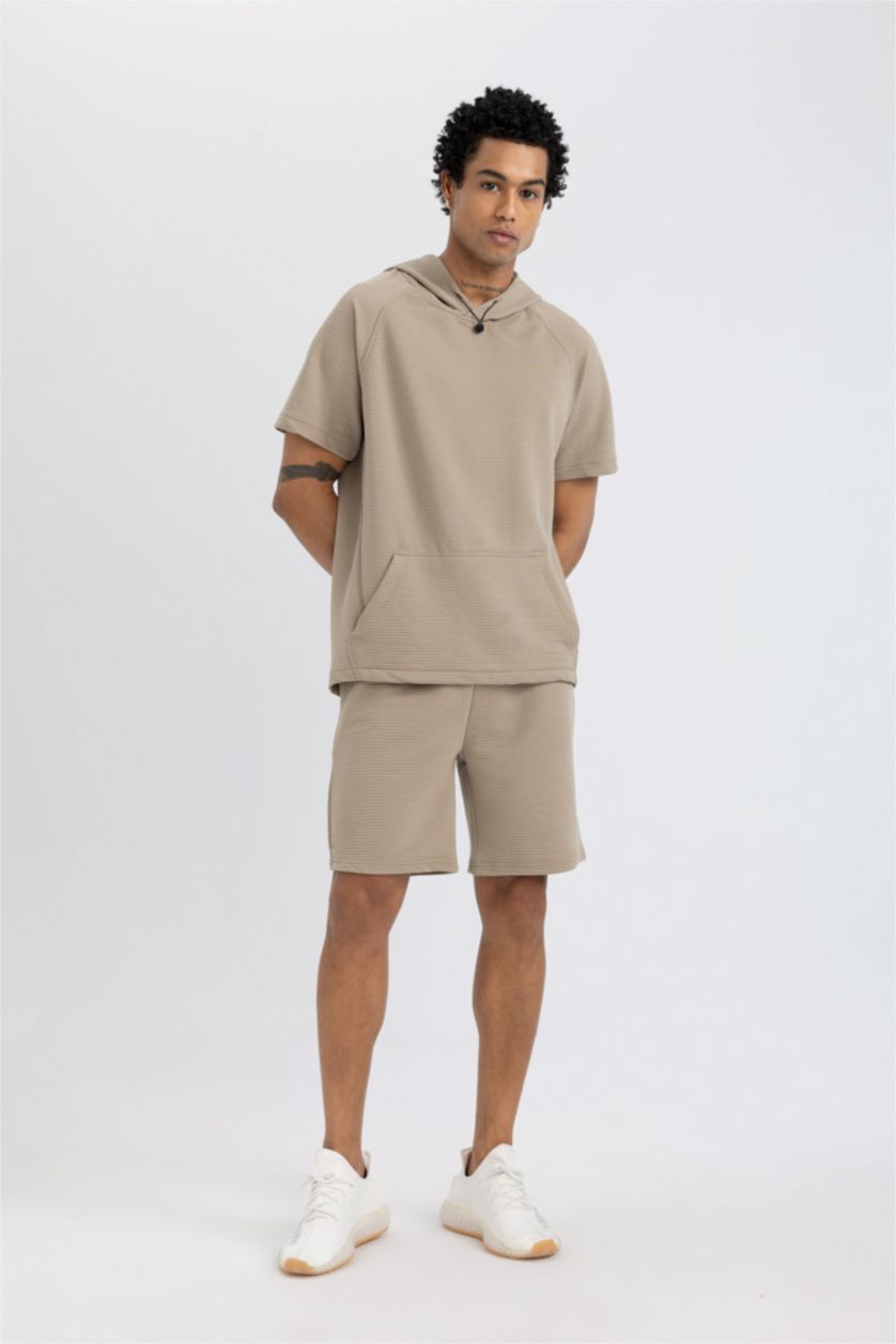 Erkek Vizon Standart Fit Kapüşonlu Kısa Kollu Sporcu Tişört