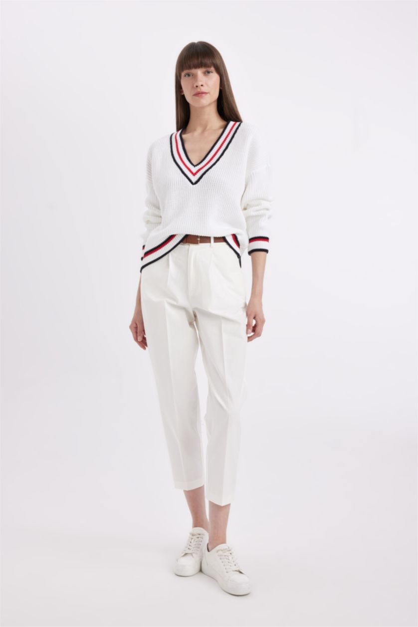 Kadın Ekru Relax Fit V Yaka Kolej Temalı Selanik Kumaş Triko Kazak