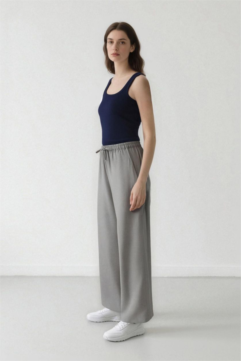 Woman Light Grey Elastic Waist Wide Leg Fabric Trousers