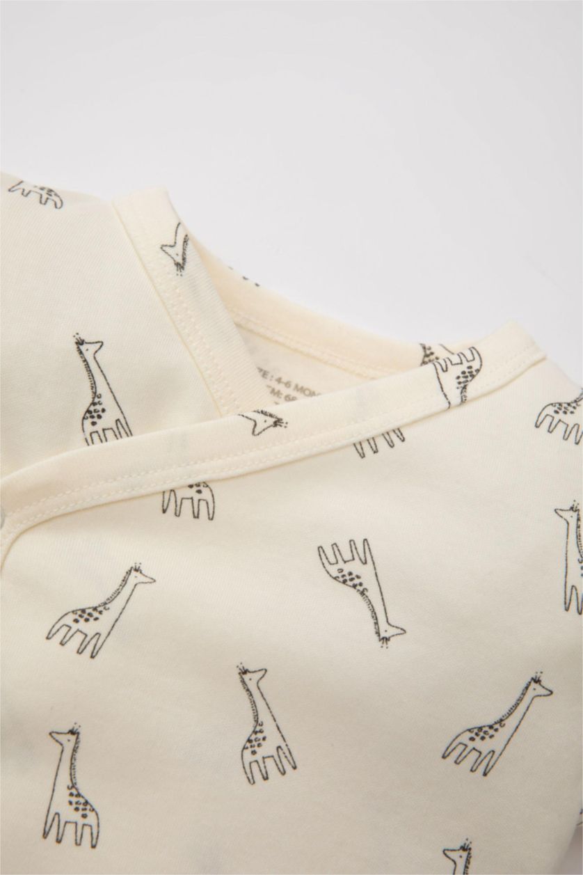 BABY GIRL Ecru Baby Boy Giraffe Printed 3 Piece Hospital Set