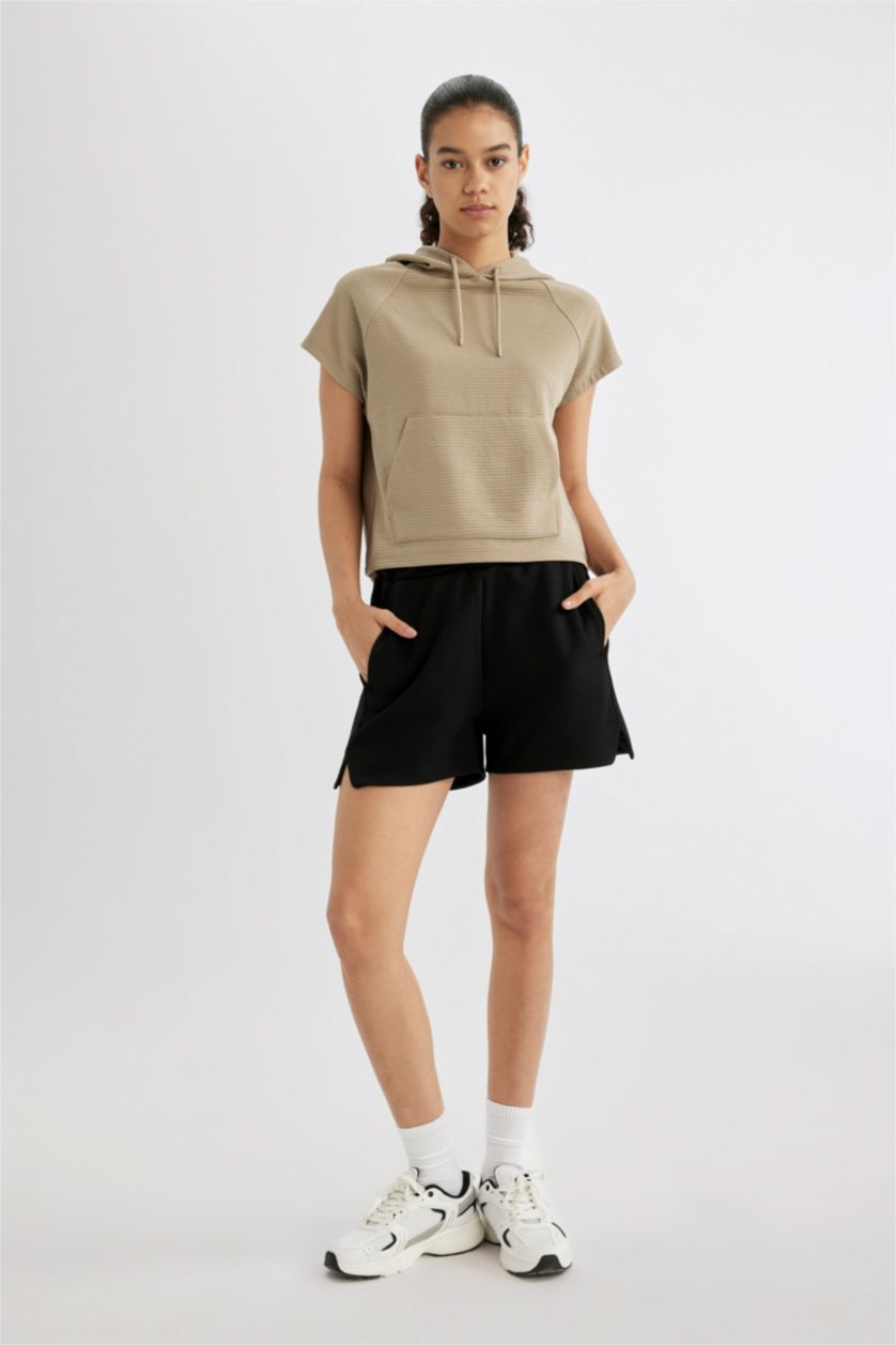 Kadın Vizon Standart Fıt Kapüşonlu Sporcu Kapitone Kısa Kollu Tişört