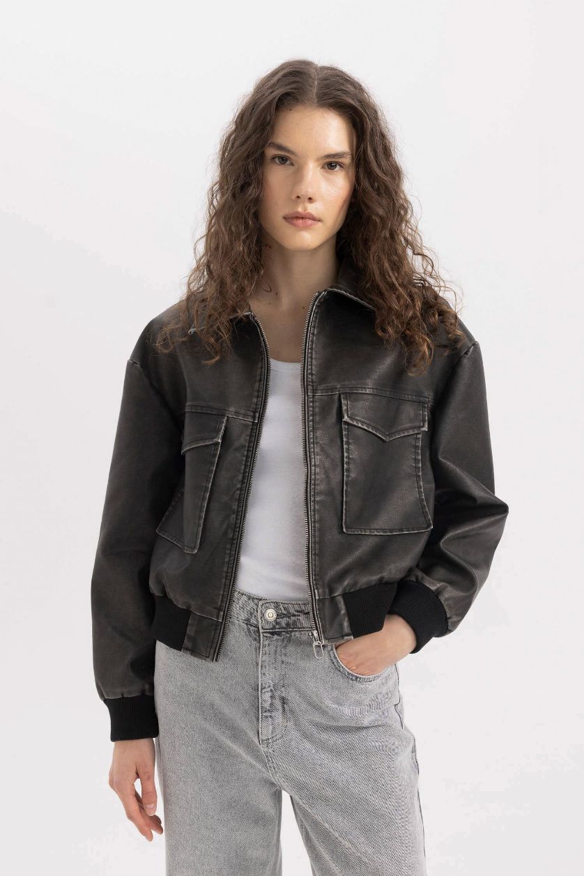 Kadın Siyah Su Geçirmez Suni Deri Ceket Mont Regular Kalıp Polo Yaka Fermuarlı Eskitme