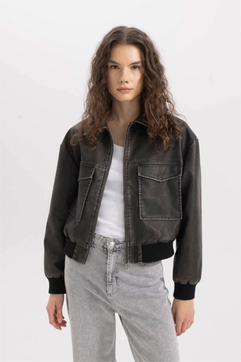 Kadın Siyah Su Geçirmez Suni Deri Ceket Mont Regular Kalıp Polo Yaka Fermuarlı Eskitme