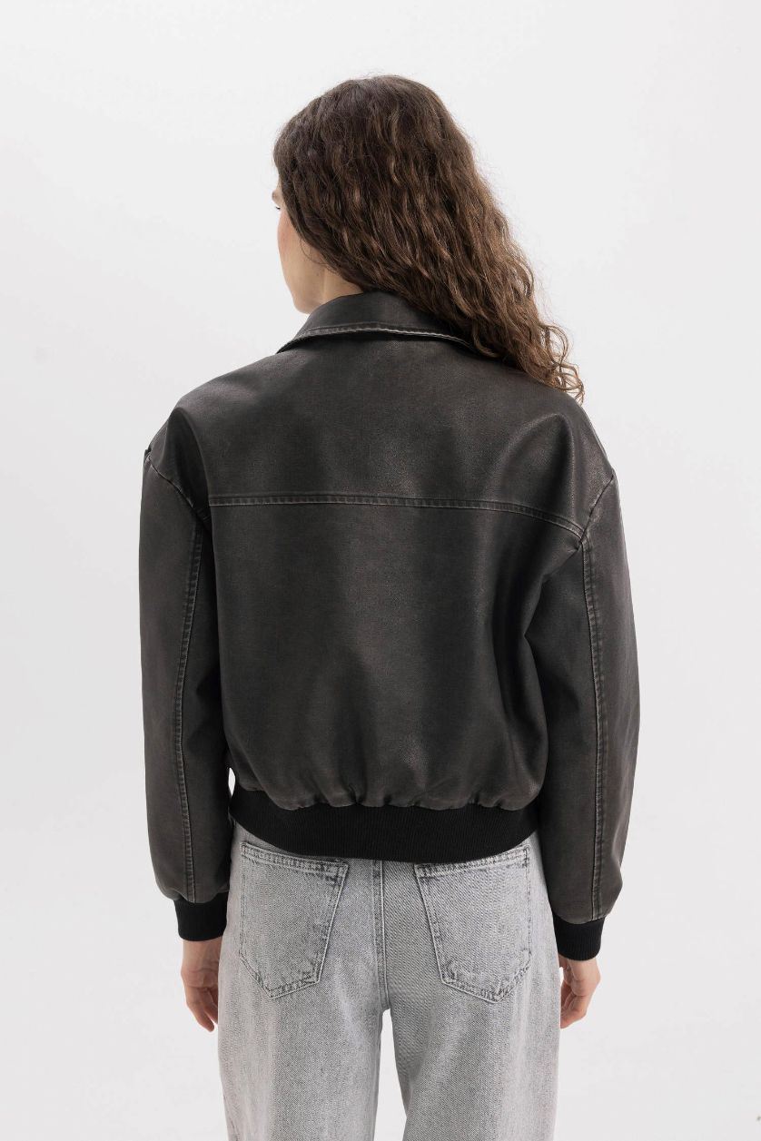 Kadın Siyah Su Geçirmez Suni Deri Ceket Mont Regular Kalıp Polo Yaka Fermuarlı Eskitme