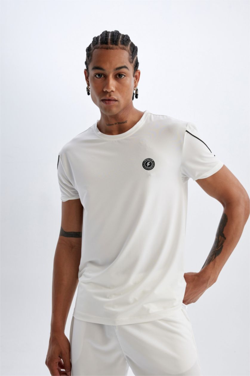 Erkek Beyaz DeFactoFit Standart Fit Bisiklet Yaka Baskılı Ağır Kumaş Kısa Kollu Sporcu Tişört