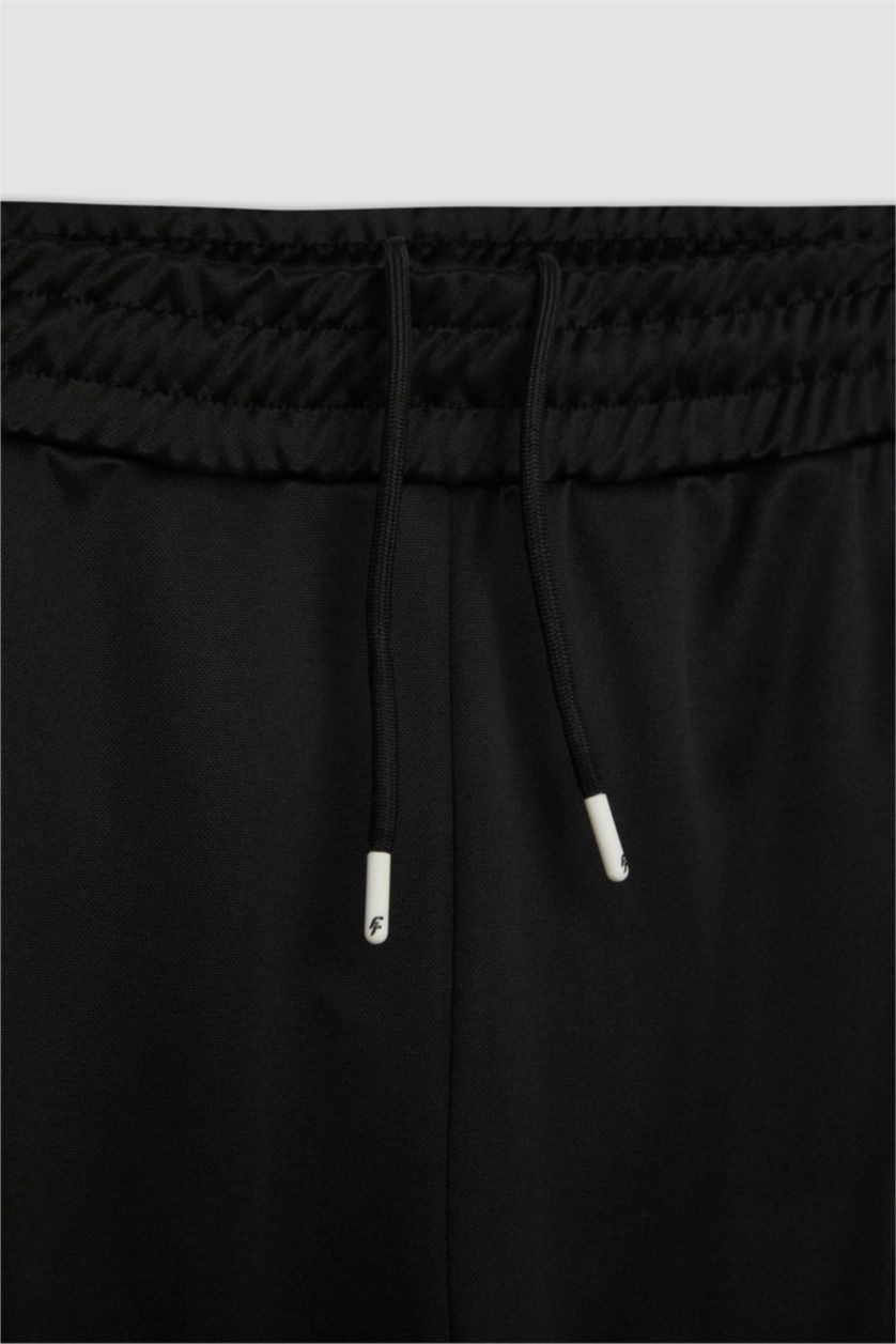 Man Black Standard Fit Short Leg Heavy Fabric Sports Shorts