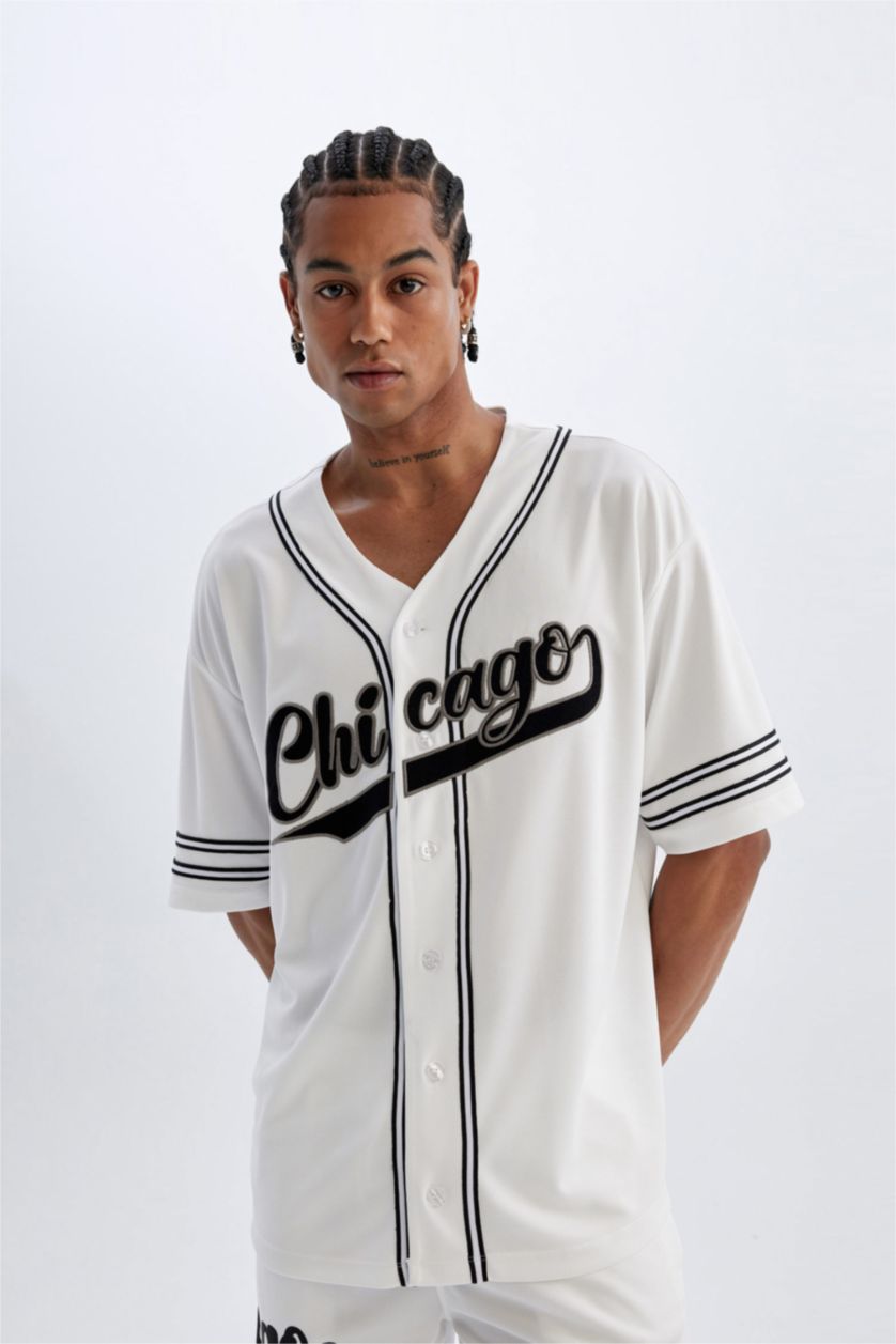 رجالي أبيض تيشيرت اوفر سايز تطريز بياقة قميص