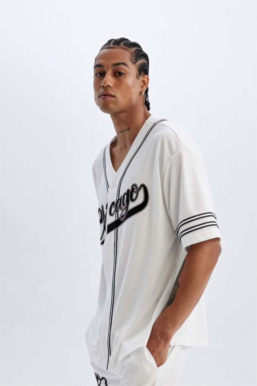 رجالي أبيض تيشيرت اوفر سايز تطريز بياقة قميص