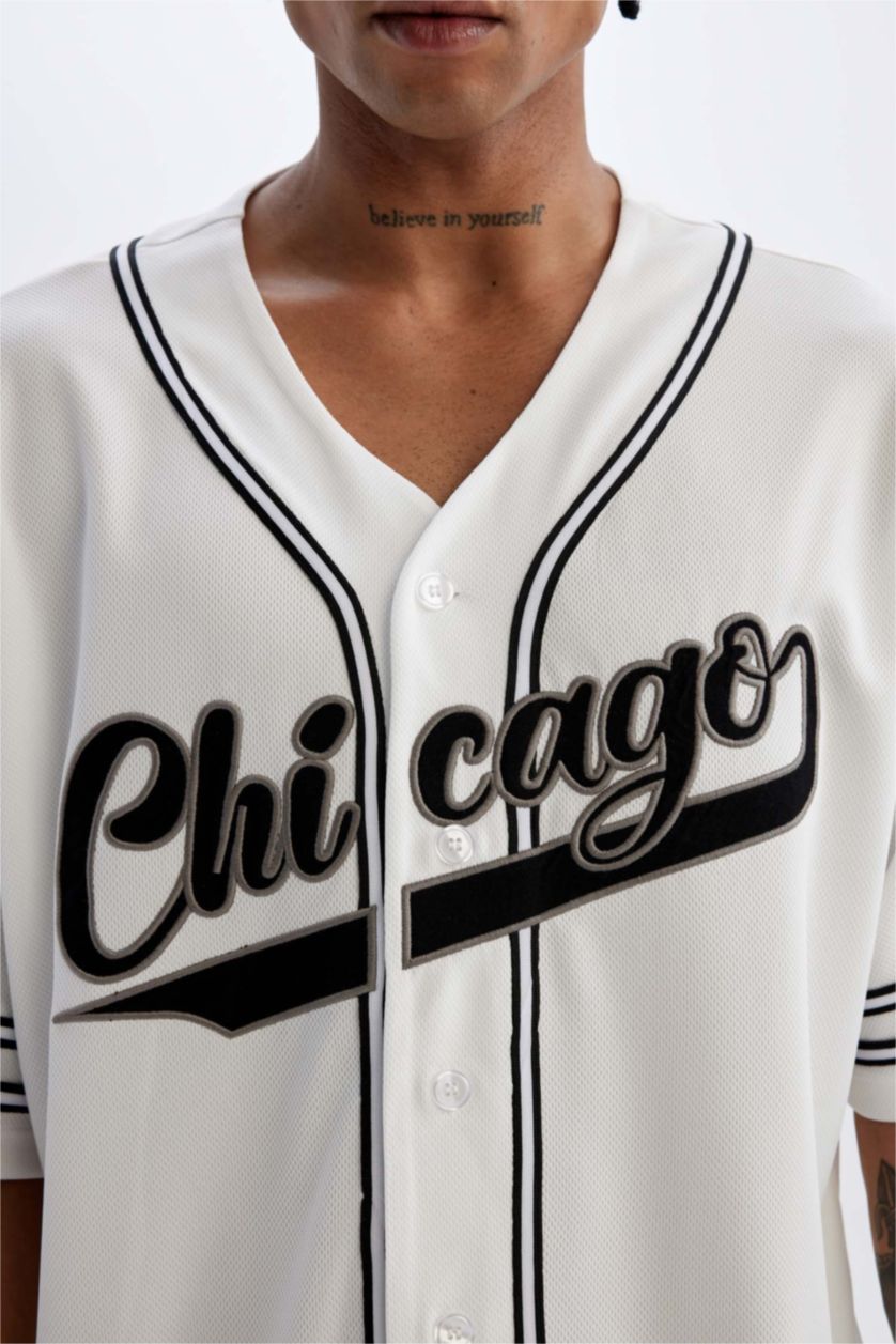 رجالي أبيض تيشيرت اوفر سايز تطريز بياقة قميص