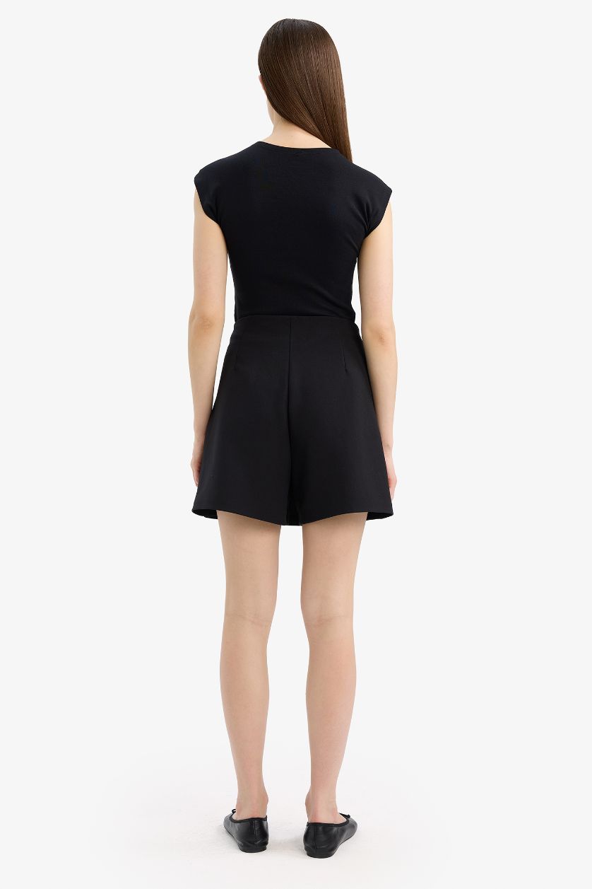 Woman Black Normal Waist Skort