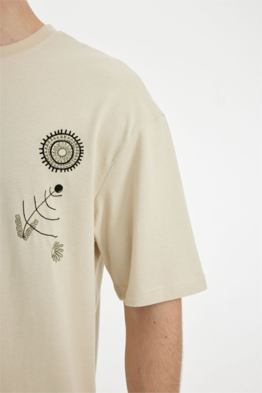 Man Beige Comfort Regular Fit Crew Neck Printed T-Shirt