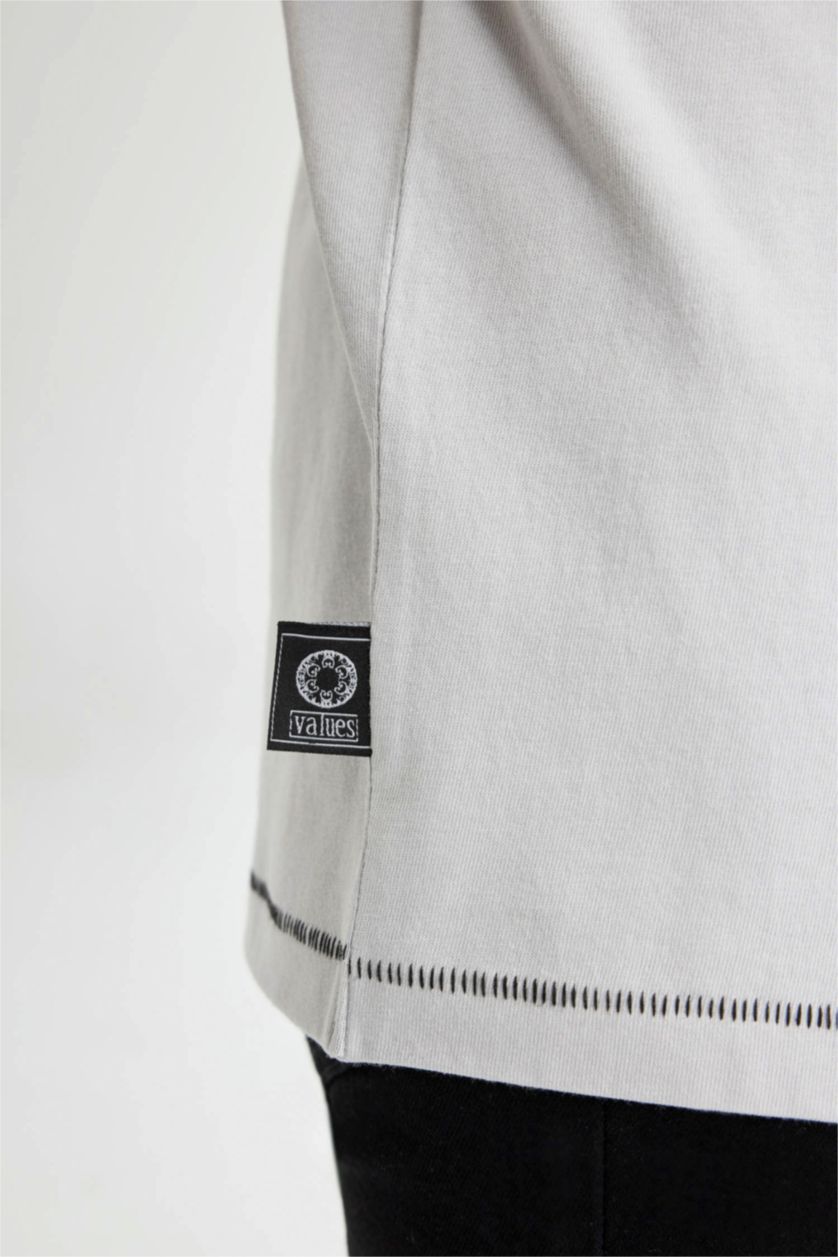 Erkek Açık Gri Comfort Regular Fit Rahat Kalıp Bisiklet Yaka Sırt Baskılı Kısa Kollu Tişört