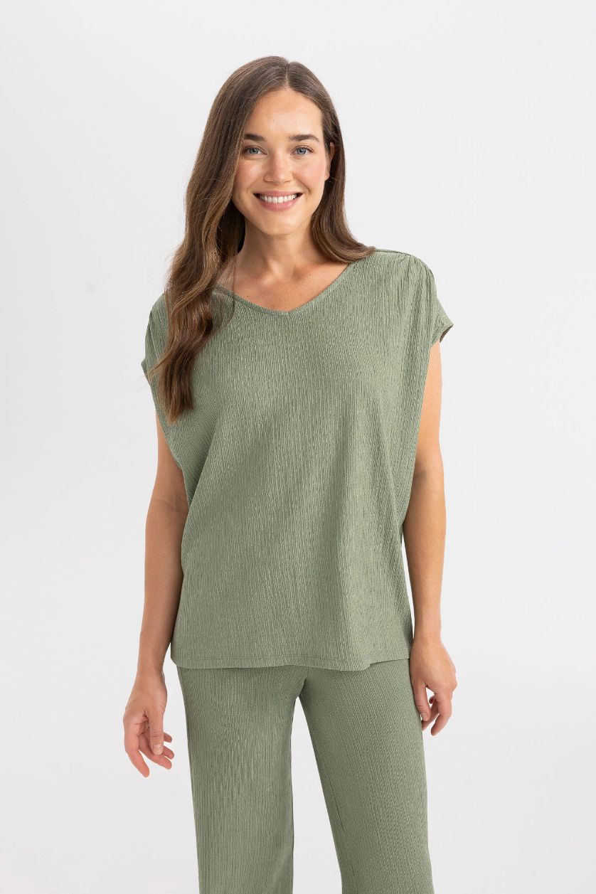 Kadın Açık Haki V Yaka Bürümcük Kısa Kollu Tişört