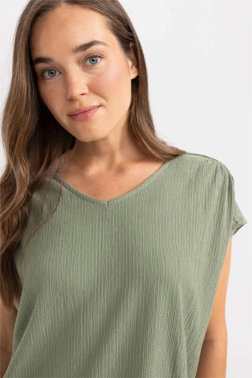 Kadın Açık Haki V Yaka Bürümcük Kısa Kollu Tişört