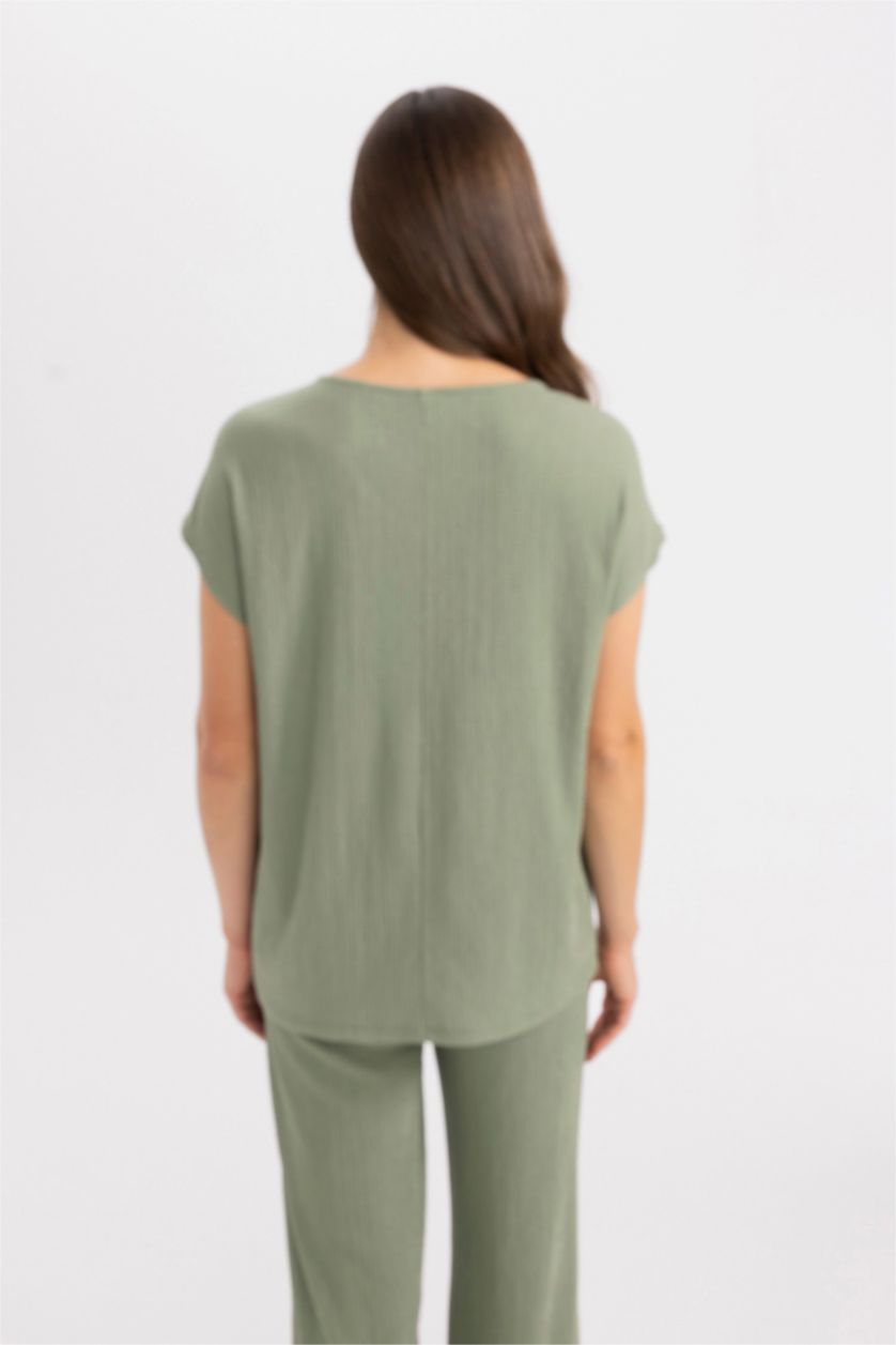 Kadın Açık Haki V Yaka Bürümcük Kısa Kollu Tişört