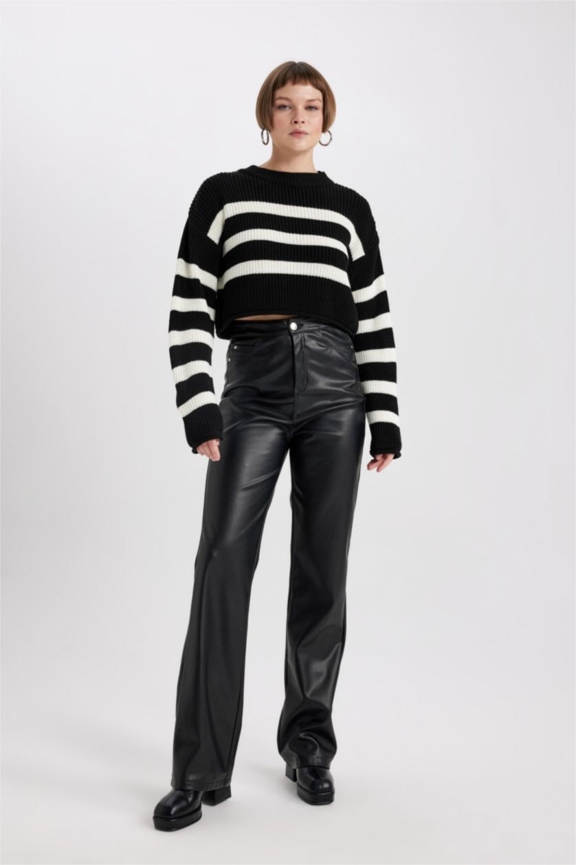 WOMAN Black Crew Neck Knitted Crop Pullover