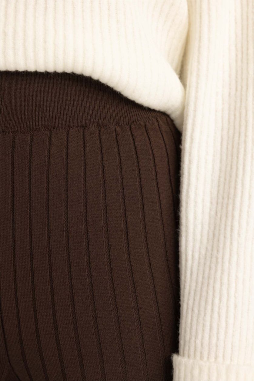 حريمي بني بنطلون تريكو مضلع