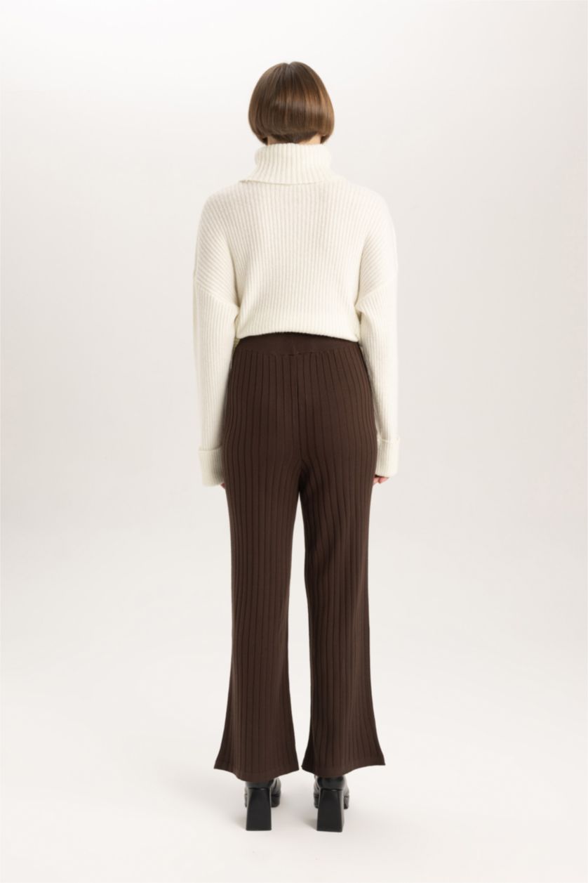 حريمي بني بنطلون تريكو مضلع