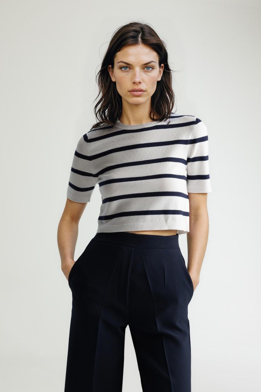 نساء بيج فاتح بلوفر كروب بياقة مستديرة