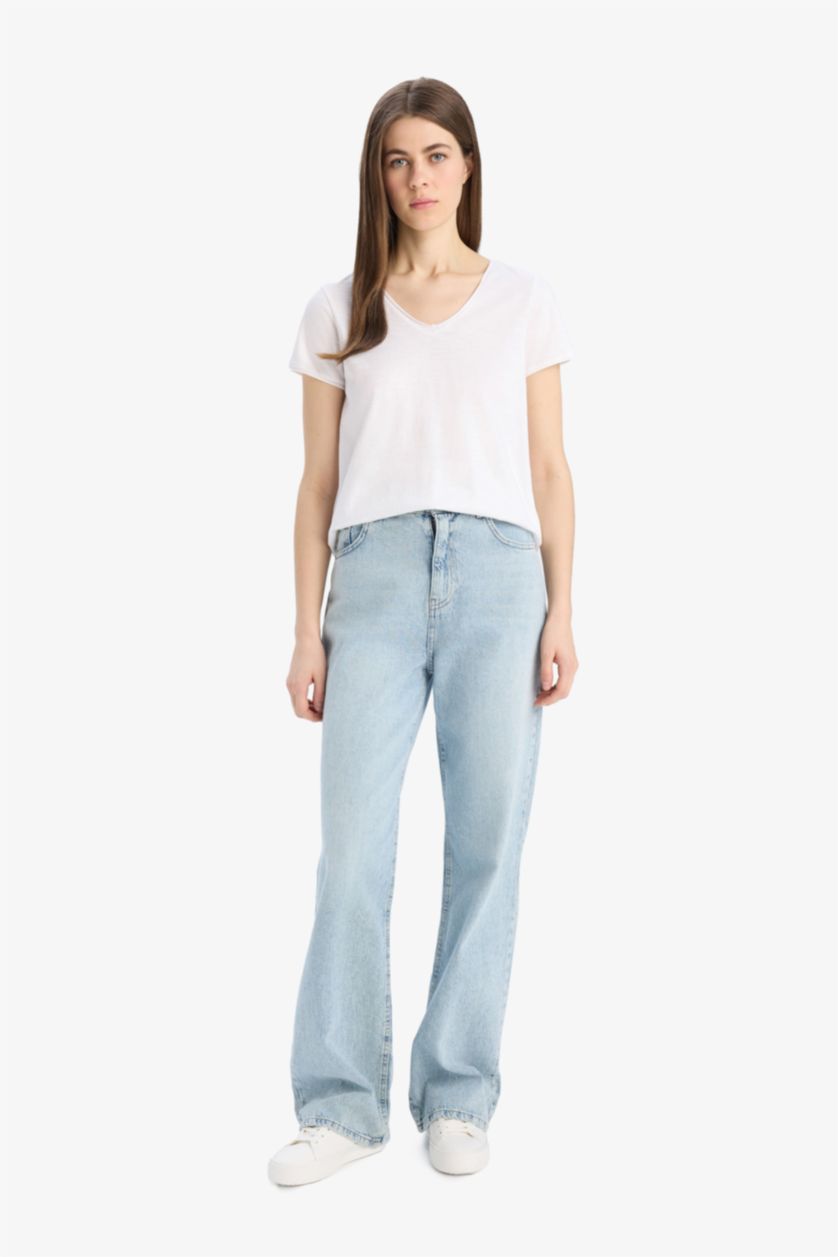 Woman White Regular Fit V Neck Basic T-Shirt