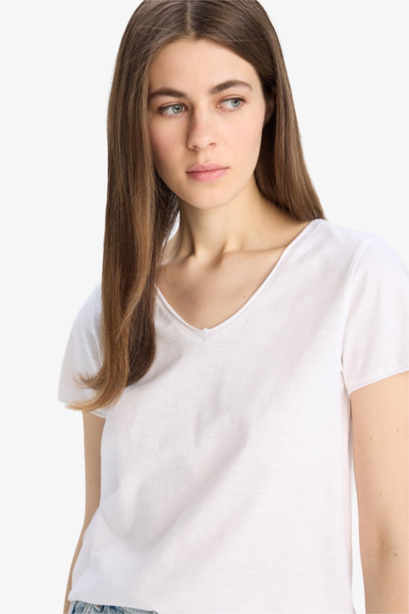 Woman White Regular Fit V Neck Basic T-Shirt