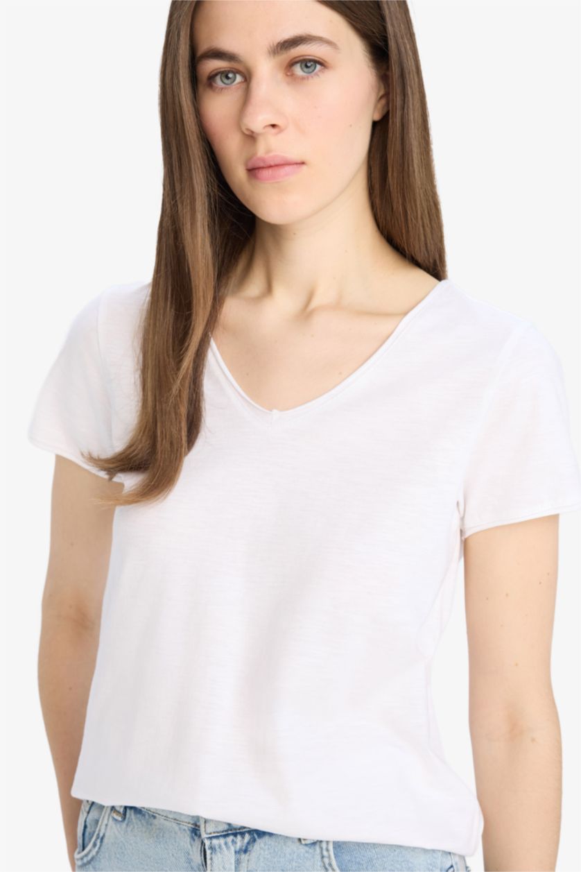 Woman White Regular Fit V Neck Basic T-Shirt