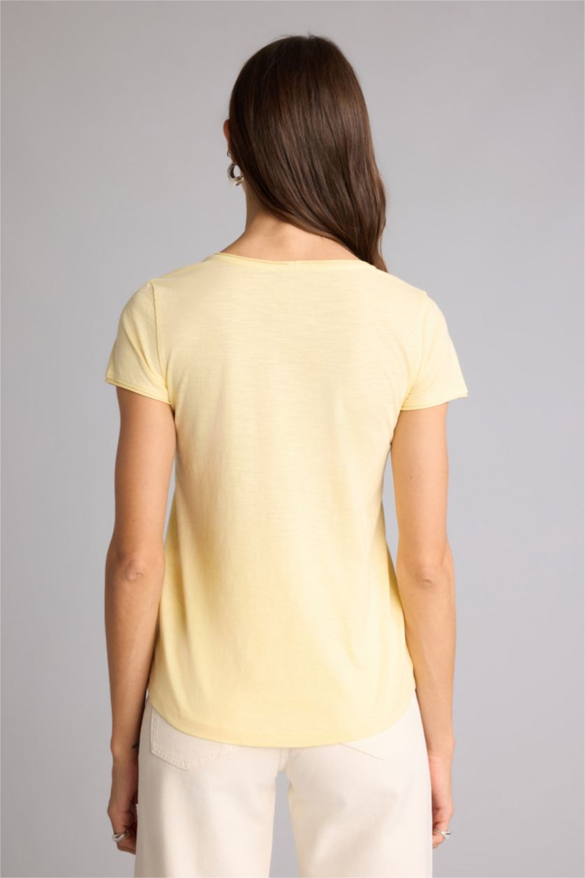 Женщины Светло-желтый Базовая однотонная футболка Regular Fit с V-образным вырезом и коротким рукавом